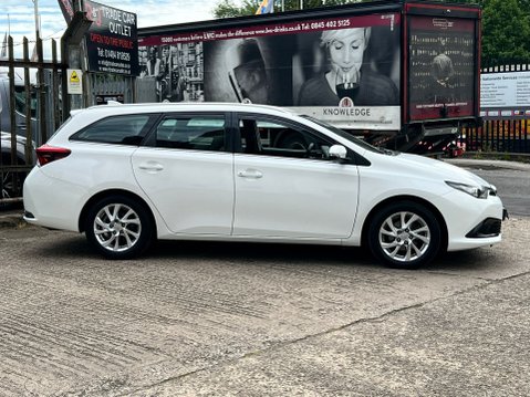 Toyota Auris VVT-I ICON TECH TOURING SPORTS 16