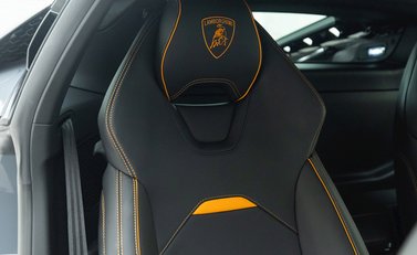 Lamborghini Huracan LP640-4 EVO 10
