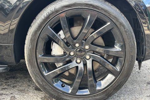 Land Rover Discovery D300 HSE Panel Van - Rear Seat Conversion / Black Pack 38