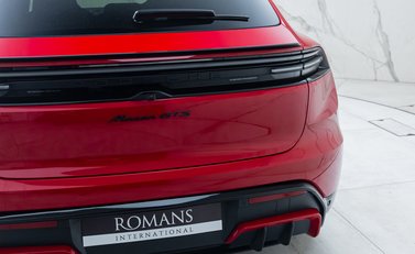 Porsche Macan GTS Electric 44