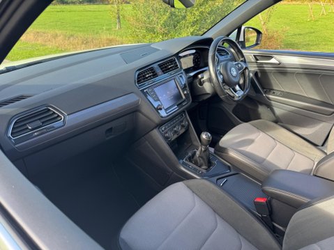 Volkswagen Tiguan 2.0 TDI BlueMotion Tech R-Line Euro 6 (s/s) 5dr 46