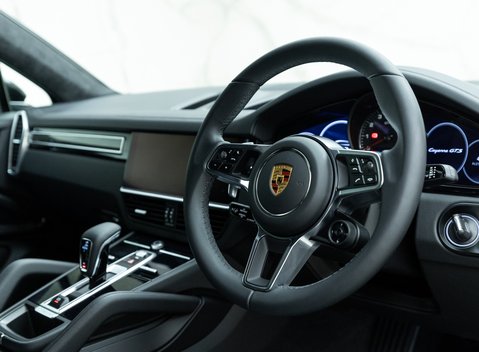 Porsche Cayenne GTS 8