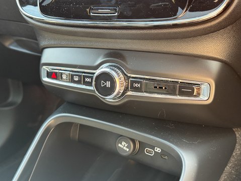 Volvo XC40 Recharge 69kWh Ultimate SUV 5dr Electric Auto (231 ps) 25