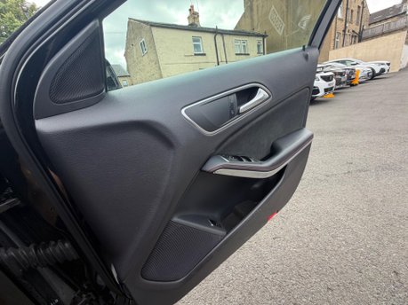 Mercedes-Benz GLA GLA 180 AMG LINE EDITION 17