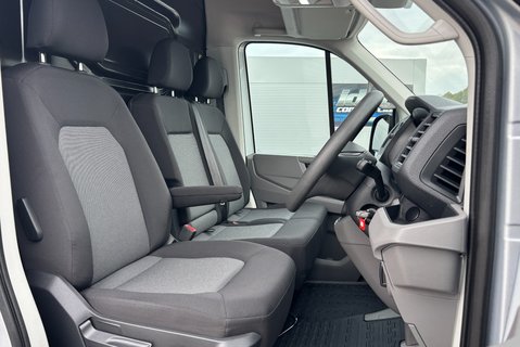 Volkswagen Crafter CR35 177 ps Tdi L2 H2 Trendline DSG Panel Van 4