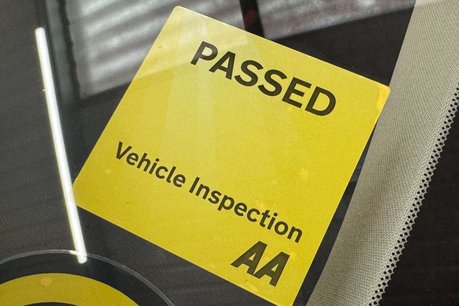 Volvo V40 1.6 T4 Lux Hatchback 5dr Petrol Powershift Euro 5 (s/s) (180 ps) 5