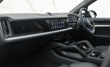 Porsche Cayenne TURBO E-HYBRID 17