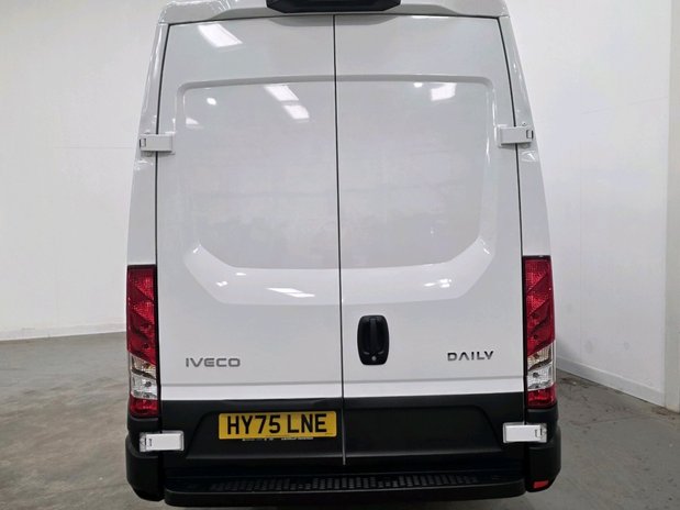 Iveco Daily IVECO DAILY 35S14 2.3 HIGH ROOF BUISNESS VAN 4100 HI-MATIC 7