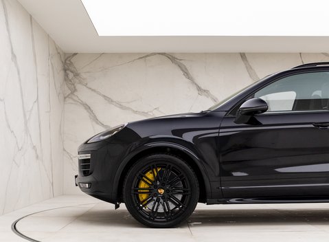Porsche Cayenne Turbo S 26