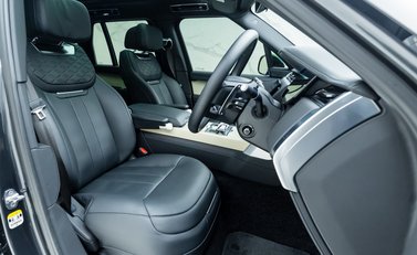 Land Rover Range Rover P530 SV 11