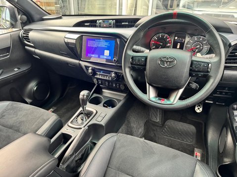 Toyota Hilux GR SPORT 4WD D-4D DCB 38