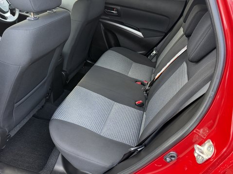 Suzuki S-Cross 1.5 Hybrid Motion 5dr AGS 37