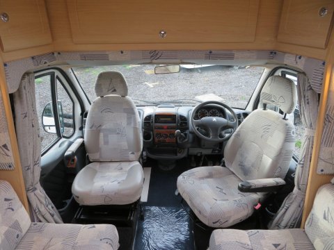 Auto-Sleepers Nuevo Motor Home 16