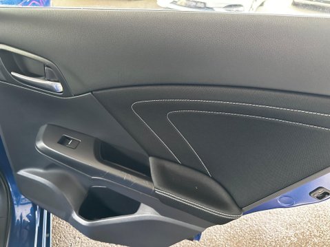 Honda Civic 1.8 i-VTEC SE Plus (Navi) Euro 6 (s/s) 5dr 33