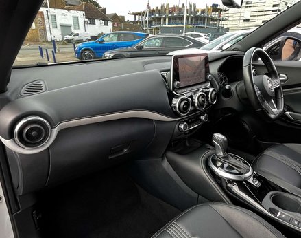Nissan Juke 1.6 Juke Premiere Edition HEV CVT 5dr 17