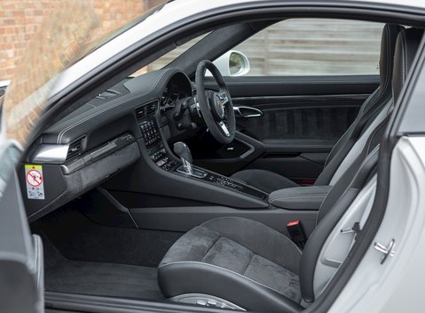 Porsche 911 (991.2) Carrera GTS 15