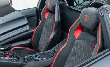 Lamborghini Aventador S LP 740-4 Roadster 31