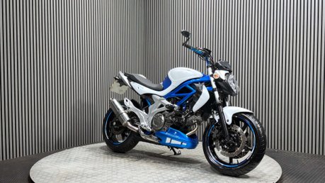 Suzuki Gladius 650 2010 ONLY 26K SV650 MOTOR MOT 08/27 SERVICED A2 650CC 3
