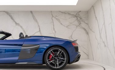 Audi R8 V10 Performance Carbon Black Spyder 31