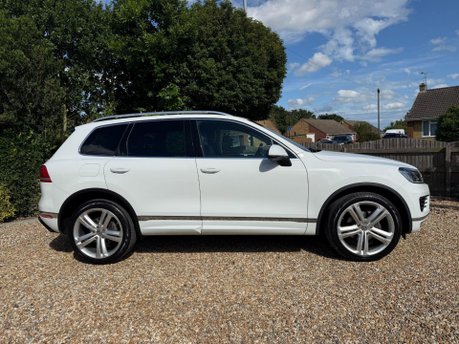 Volkswagen Touareg 3.0 TDI V6 BlueMotion Tech R-Line Plus SUV 5dr Diesel Tiptronic 4WD Euro 6 6