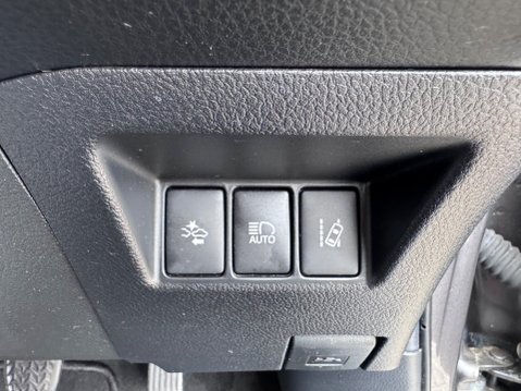 Toyota Yaris VVT-I ICON 22