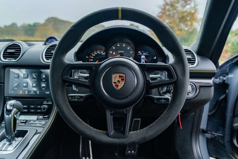 Porsche 718 GT4 PDK 12