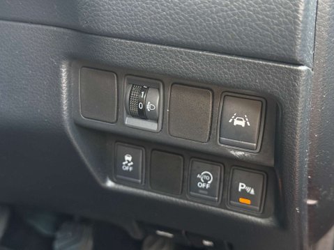 Nissan Qashqai 1.2 DIG-T N-Connecta SUV 5dr Petrol Manual 2WD Euro 6 (s/s) (115 ps) 98