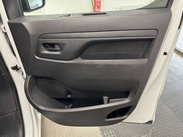 Vauxhall Vivaro 1.5 Vivaro F2900 Professional S/S 38