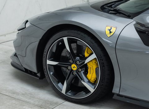 Ferrari SF90 Spider 35