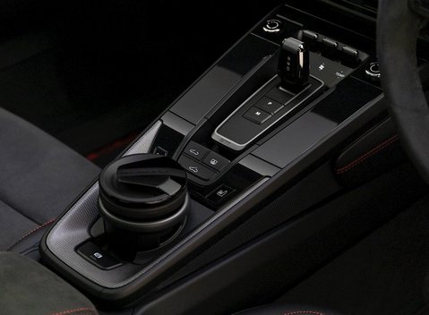 Porsche 911 Carrera GTS (992) 18