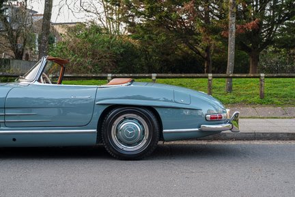 Mercedes-Benz SL Class 300SL Roadster 15