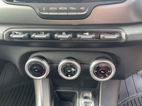 Alfa Romeo Giulietta 1.4 TB Collezione Euro 5 (s/s) 5dr 27