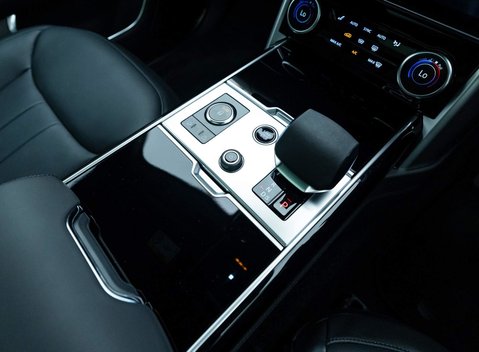 Land Rover Range Rover P530 Autobiography LWB 18