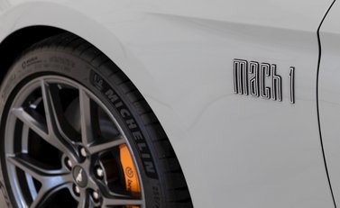 Ford Mustang Mach 1 24