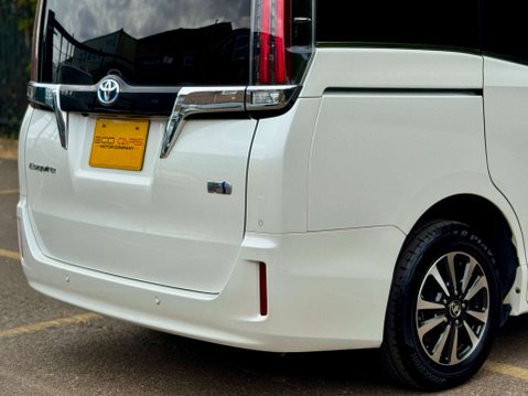 Toyota Esquire Hybrid Hybrid Gi 29