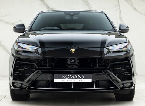 Lamborghini Urus 4