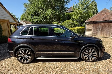 Volkswagen Tiguan R-LINE TECH TSI 4MOTION DSG 24