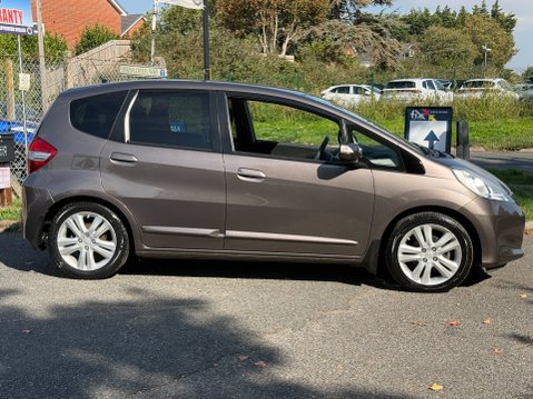 Honda Jazz I-VTEC ES PLUS AUTO 2