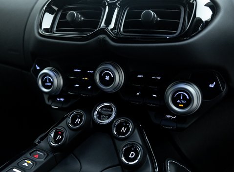 Aston Martin Vantage V8 24