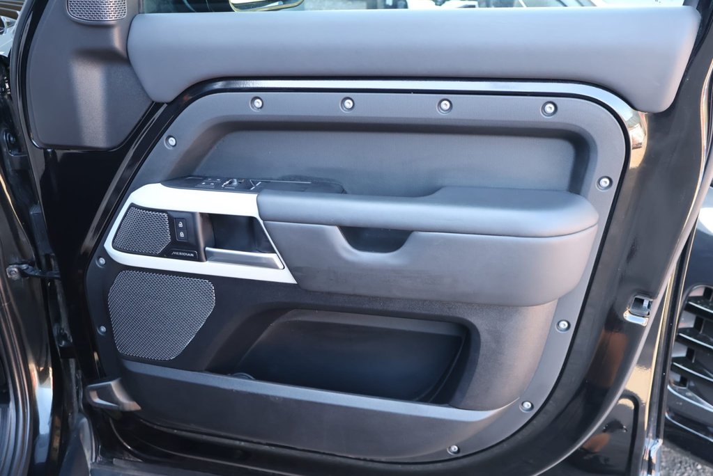Land Rover Defender 110 2023 D300 HARD TOP X-DYNAMIC HSE BIG SPEC JUMP SEAT SEEKER STYLED  21