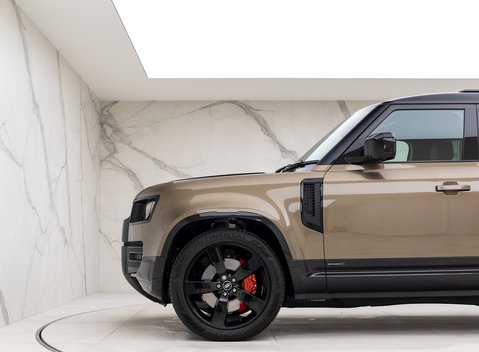 Land Rover Defender 110 X P400e 26