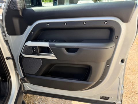 Land Rover Defender X-DYNAMIC S MHEV 40