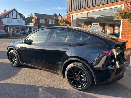 Tesla Model Y LONG RANGE AWD 3