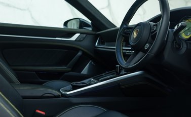 Porsche 911 Turbo S (992) 8