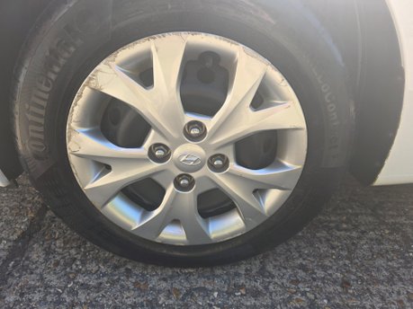 Hyundai i10 SE ONLY 13,000 MILES FROM NEW 18