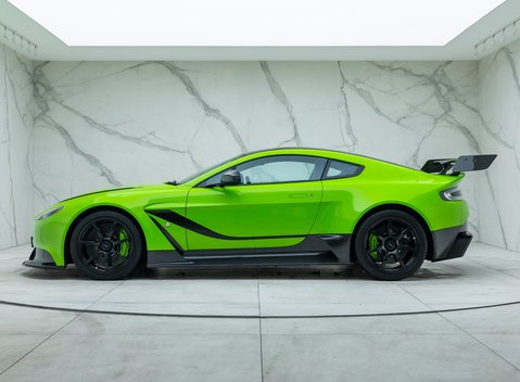 Aston Martin Vantage GT12 2