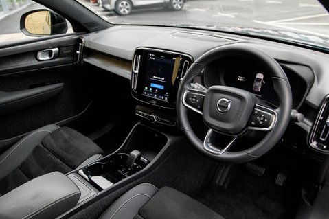 Volvo C40 RECHARGE PRO TWIN AWD 4