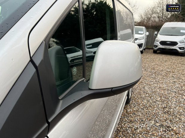 Ford Transit Connect AUTO SWB L1H1 Limited 200 Alloys Camera Sensors EURO 6 NO VAT 19