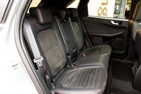 Ford Kuga ST-LINE X 39