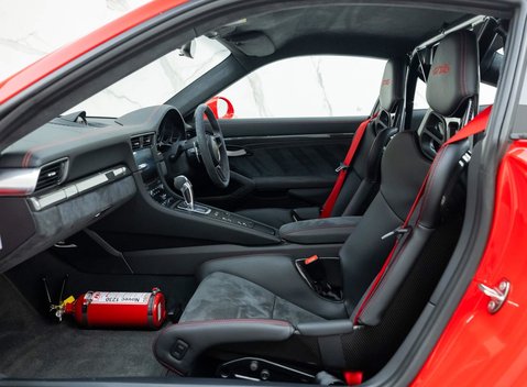 Porsche 911 GT3 RS (991.2) 12